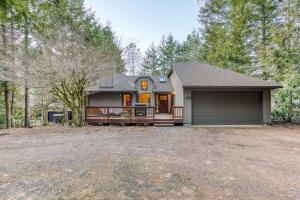 Expansive golf-view getaway with private hot tub pool fast WiFi & game room