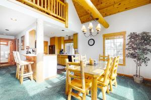 Inviting chalet with private hot tub grill 3 pools hot tub gym & tennis
