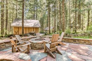 Luxe compound with private sauna hot tub rec house & fireplace