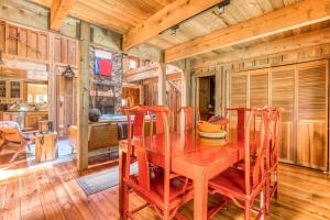 Luxe compound with private sauna hot tub rec house & fireplace