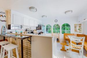 Tree-lined coastal home with childrens items gas grill and washer&dryer