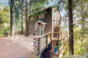 Lakefront home with loft two decks with amazing views kayaks & dock access