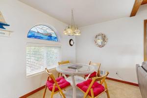 Charming Oceanfront Home with WiFi - Secluded Yet Close to Town
