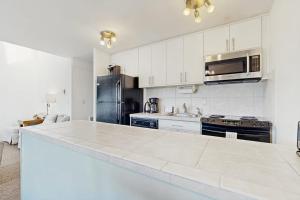 Second Floor Condo with Marina View High-Speed WiFi Water View and Balcony