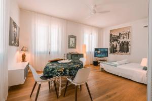 The Tower Retreat – Santa Lucia - Holiday Home