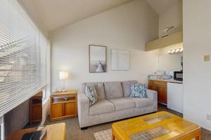 Ideal getaway on the water with private balcony cozy layout and free WiFi