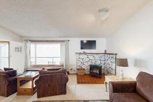 Sweeping Oceanfront Views Await Tranquil Condo with Balcony Beach Access W&D
