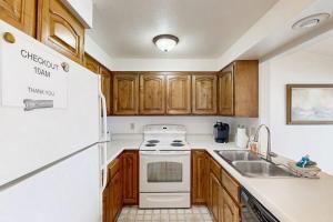 Sweeping Oceanfront Views Await Tranquil Condo with Balcony Beach Access W&D