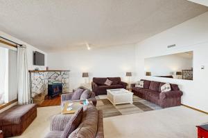 Sweeping Oceanfront Views Await Tranquil Condo with Balcony Beach Access W&D