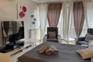 Apartment with terrace 100m from the beach