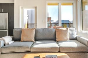 Blueground Santa Clara pool nr Central Park SFO-2136