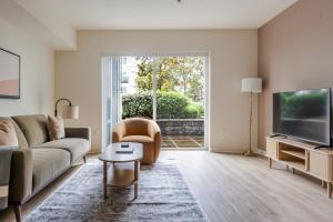 Blueground West Bellevue view nr Lake Washington SEA-1002