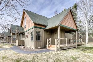 Charming resort home with fireplace deck gas grill and gas stone fireplace