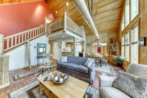 Charming resort home with fireplace deck gas grill and gas stone fireplace
