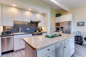 Oceanfront getaway close to Gearhart Golf Links no pets