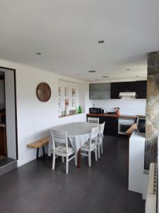 Chalet con piscina, jacuzzi y vistas al mar, a 5 min del puerto de Cudillero