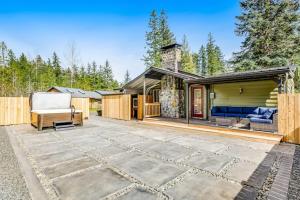 The Entire Property at Mount Walker Inn