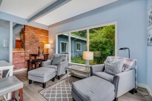 Waterfront retreat with lake views & private hot tub