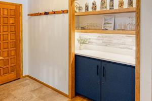 Cozy home on the golf course with SHARC amenity passes BBQ WiFi