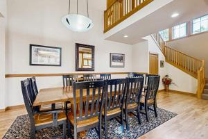 Luxurious home near the SHARC & Village with private hot tub resort amenities