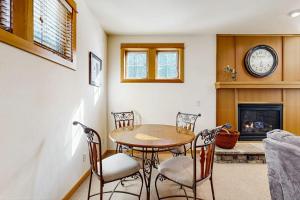 Luxurious home near the SHARC & Village with private hot tub resort amenities