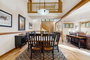 Luxurious home near the SHARC & Village with private hot tub resort amenities