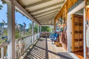 Private Hot Tub & Easy Access to the Beach - Dogs are Welcome