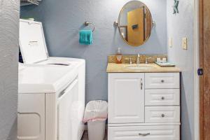 Elegant home with stunning ocean views & dog friendly