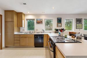 Forest-view home with fireplace deck - Walk to the Beach & Golf Course