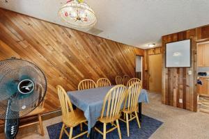 Spacious home with full kitchen wifi private backyard & grill