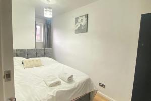 London Luxury House with 5 Bedrooms