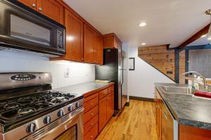 Cozy cabin in Sunriver with SHARC amenities washer&dryer & dog-friendly