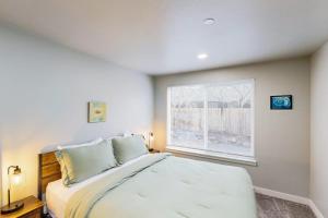 Family-friendly condo with kitchen close to river downtown & WIFI