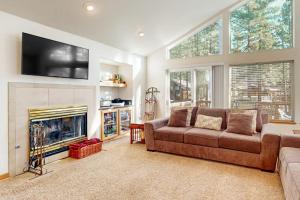 Spacious home with enclosed yard private deck fireplace & washer&dryer