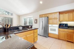 Spacious home with enclosed yard private deck fireplace & washer&dryer
