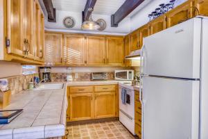 Dog-friendly home with washer&dryer & wood stove