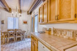 Dog-friendly home with washer&dryer & wood stove