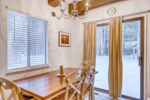 Dog-friendly home with washer&dryer & wood stove