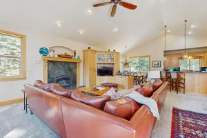 Gorgeous family home surrounded by trees with a furnished deck & BBQ