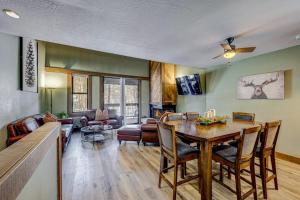 Convenient & comfortable dog-friendly condo with Northstar Rec Center access