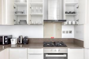 Blueground Marina Gate balcony elevator pool DXB-1097