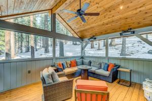 Wooded Alpine Oasis with Sunroom Fireplace Shared Hot Tub-Pool-Sauna-Tennis