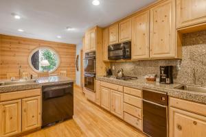 Friendly Home with Fast WiFi and Gas Fireplace