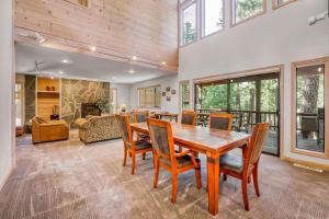 Friendly Home with Fast WiFi and Gas Fireplace
