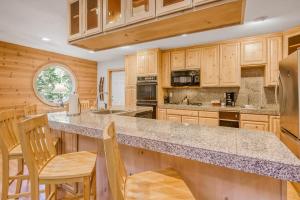 Friendly Home with Fast WiFi and Gas Fireplace