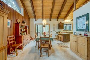 Mountain view home with gas fireplace & shared pools & hot tubs - walk to lifts