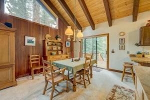 Mountain view home with gas fireplace & shared pools & hot tubs - walk to lifts