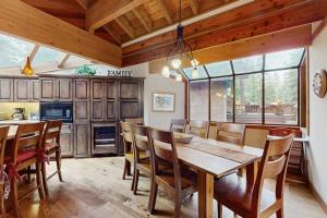 Inviting home in Northstar Ski Resort with private hot tub & sauna pool access