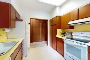 Serene home with fireplace spacious deck sauna WiFi and nearby activities