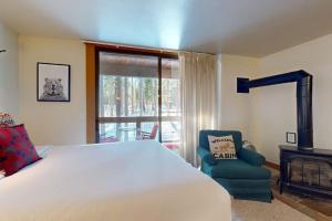 Bright studio with access to hot tub & pools - near the slopes